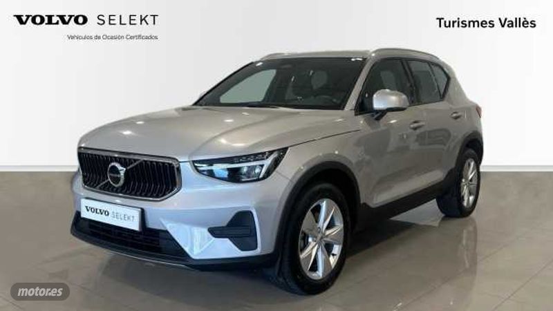 Plateado Usado 2024 Volvo XC40 Core SUV | 34.900 € - Imagen 1/4