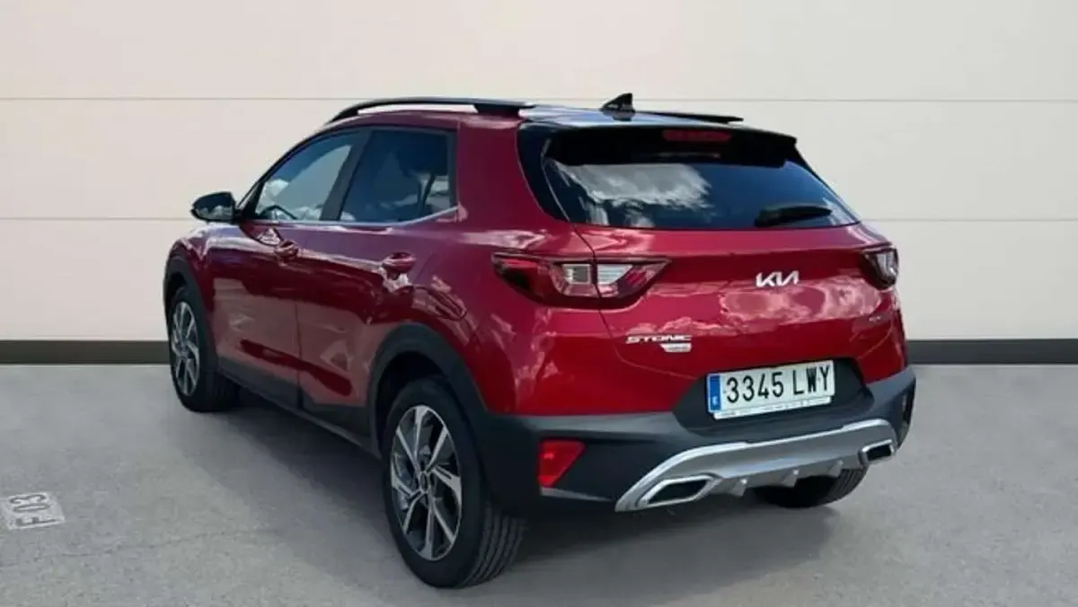 Käytetty Kia Stonic GT-Line 121 HP (88 kW) 2022 Punainen Katumaasturi