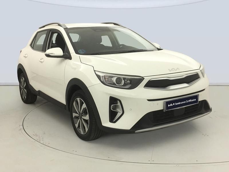 Usado Kia Stonic 101 CV (74 kW) 2022 Blanco SUV