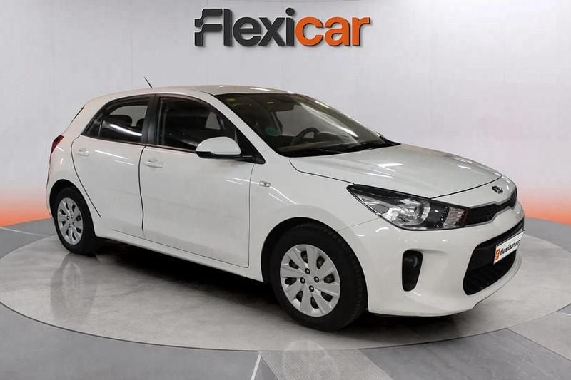 Blanco Usado 2018 Kia Rio Berlina | 10.290 € (Precio justo) - Imagen 1/4