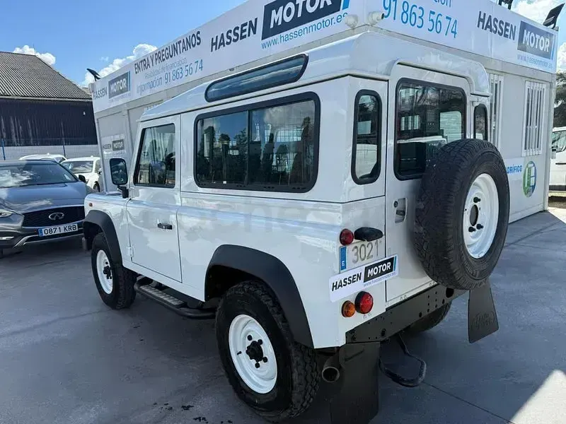 Usado Land Rover Defender 122 CV (89 kW) 2014 Blanco Familiar