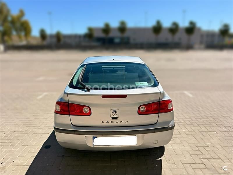 Usado Renault Laguna II Expression 115 CV (84 kW) 2006 Gris / plata Berlina