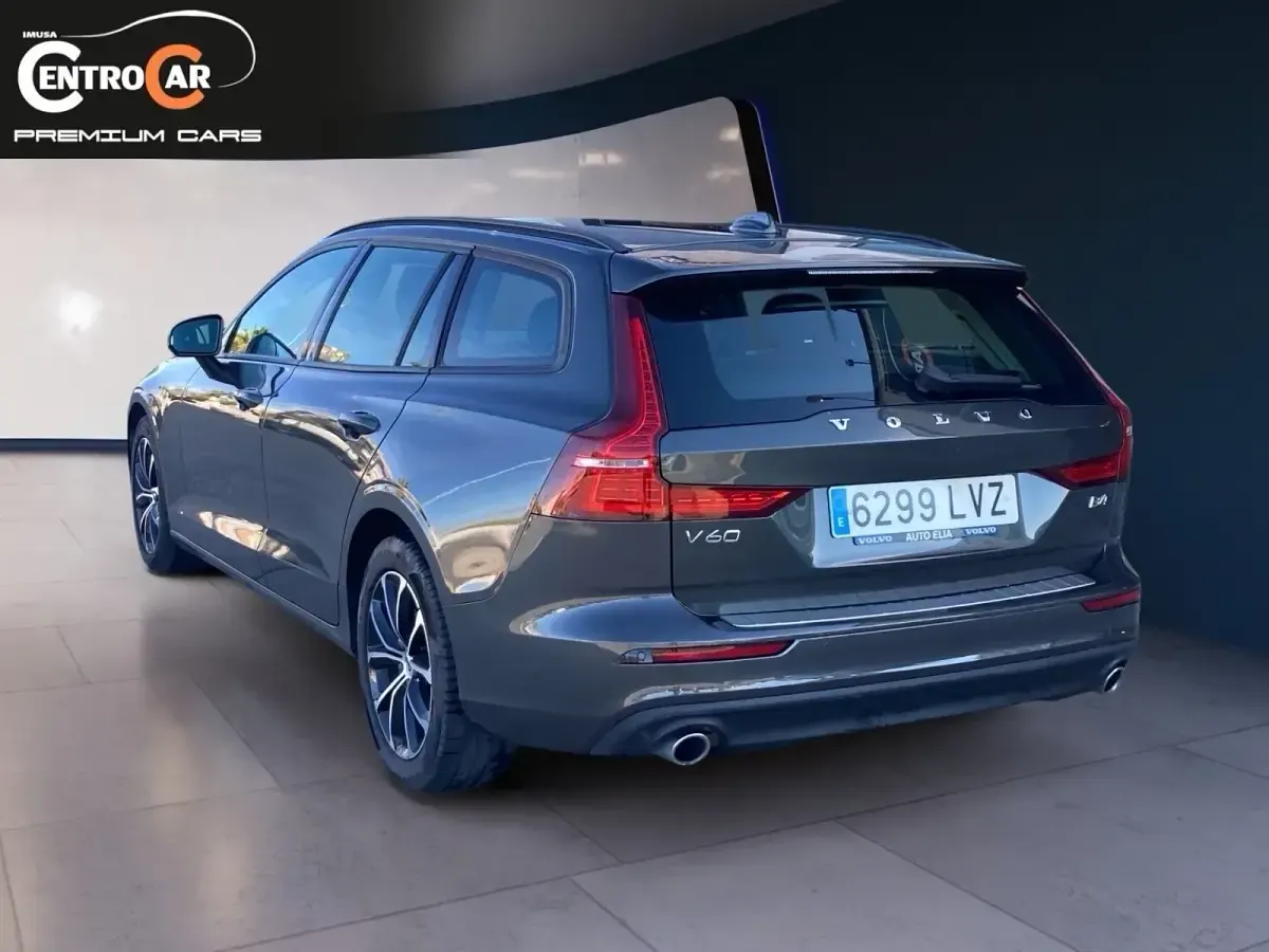 Usado Volvo V60 197 CV (144 kW) 2022 Verde Familiar