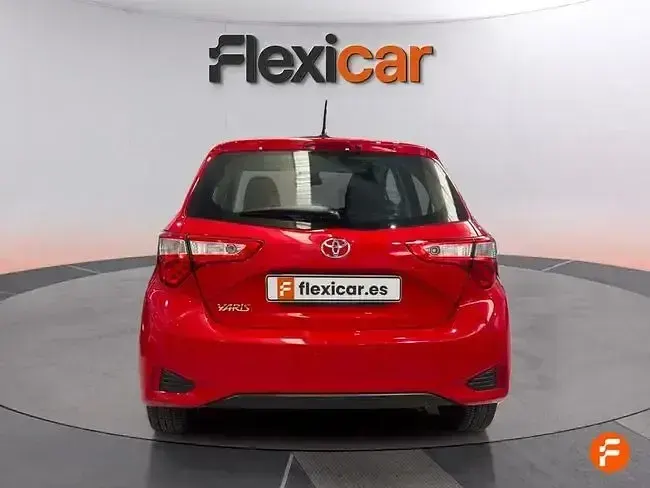 Usado Toyota Yaris Active 69 CV (50 kW) 2019 Rojo Berlina