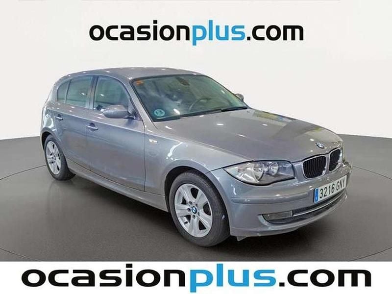 Usado BMW 118 143 CV (105 kW) 2009 Gris Utilitario