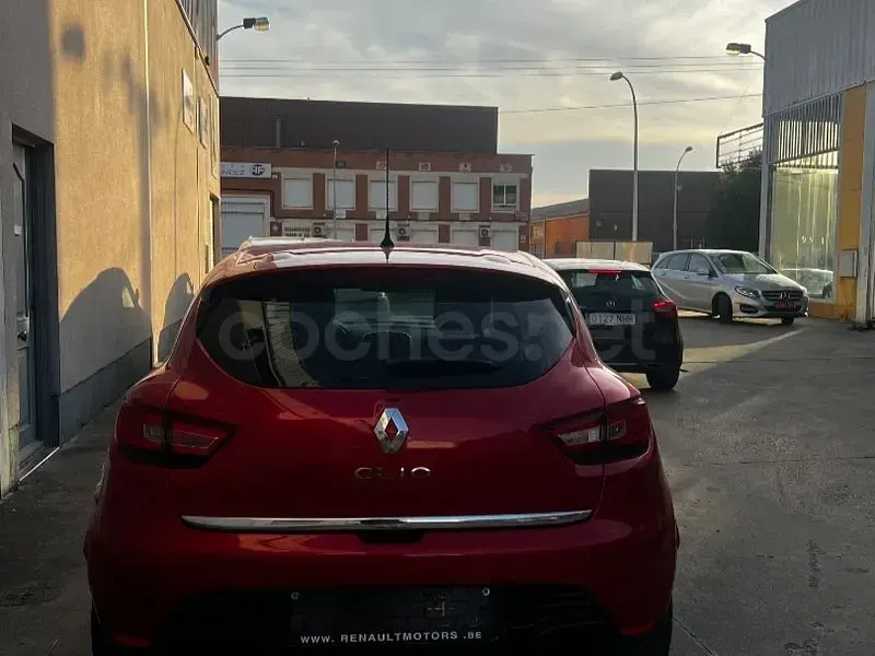 Usado Renault Clio IV LIMITED 95 CV (69 kW) 2016 Rojo Berlina