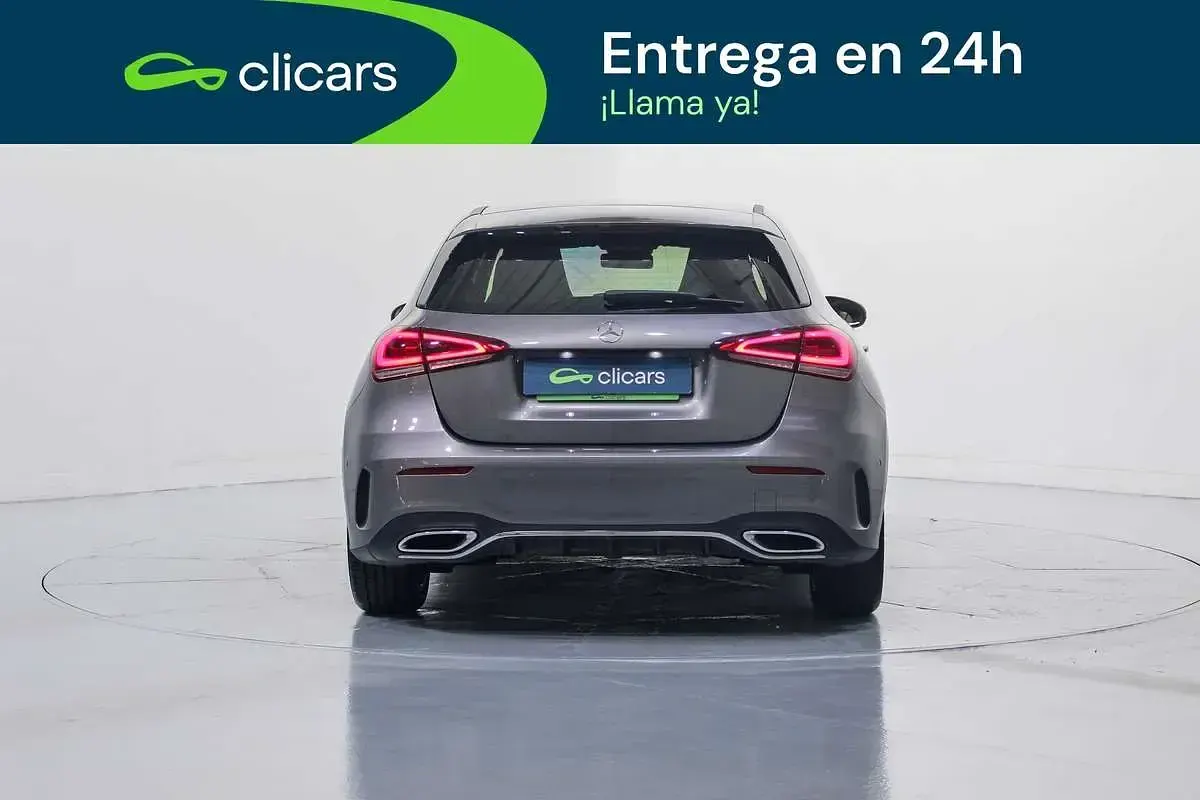 Usado Mercedes A180 116 CV (85 kW) 2020 Gris Utilitario