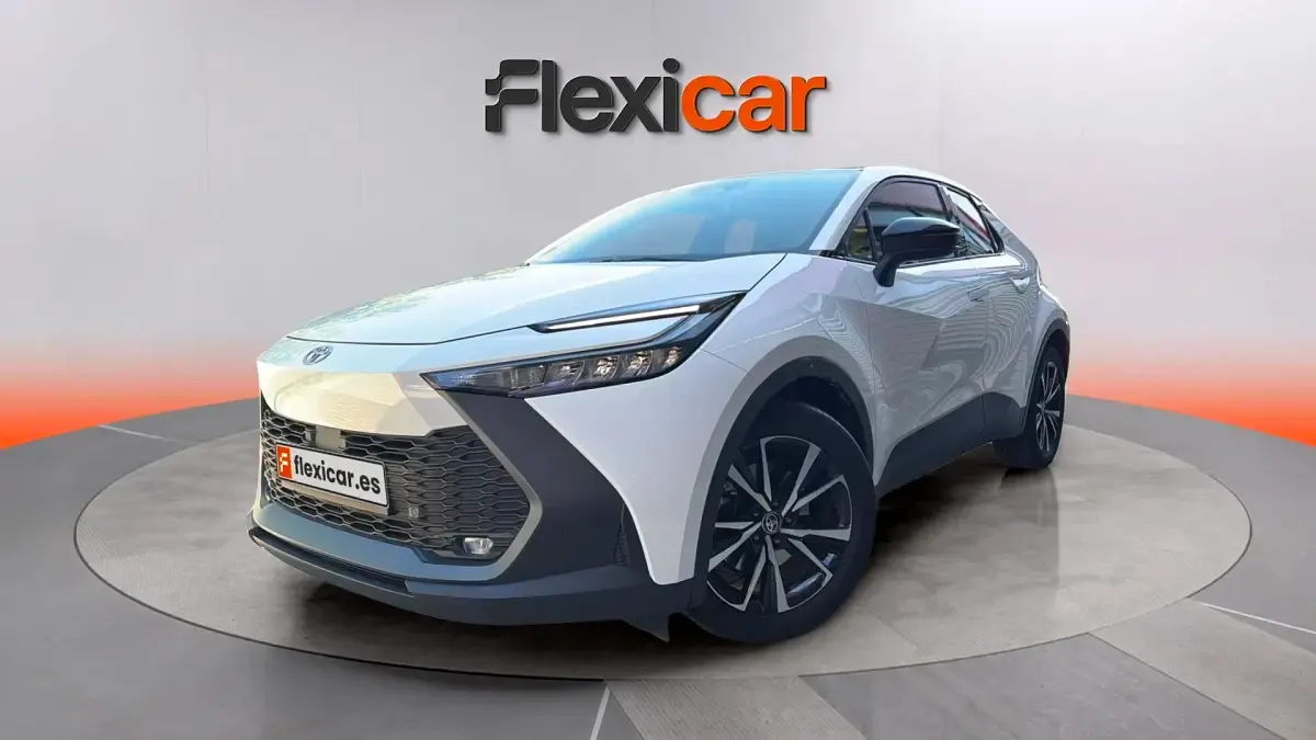 Käytetty Toyota C-HR Advance 223 HP (164 kW) 2024 Valkoinen Katumaasturi