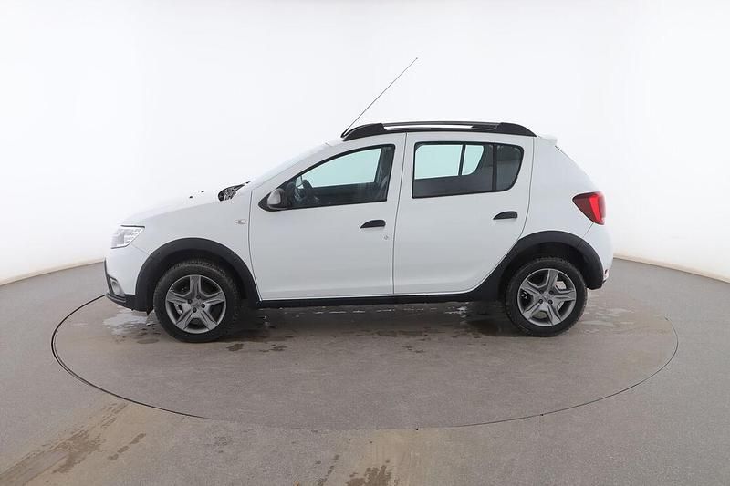 Usado Dacia Sandero Comfort 90 CV (66 kW) 2019 Blanco Utilitario