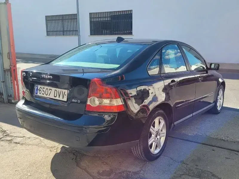 Usado Volvo S40 Momentum 136 CV (100 kW) 2006 Negro Berlina