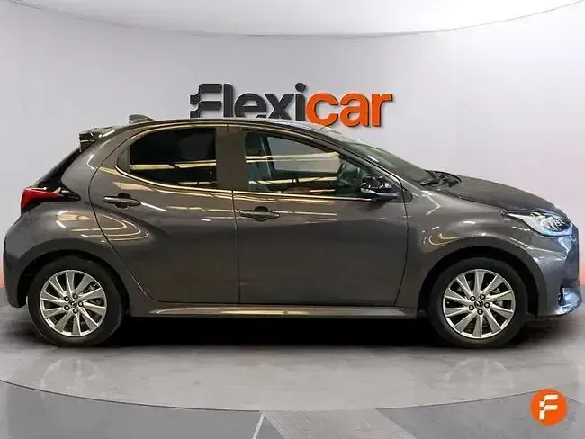 Usado Mazda 2 Comfort 92 CV (67 kW) 2023 Gris Utilitario