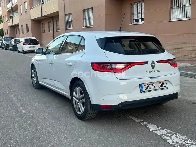 Usado Renault Mégane Business 90 CV (66 kW) 2016 Blanco Berlina