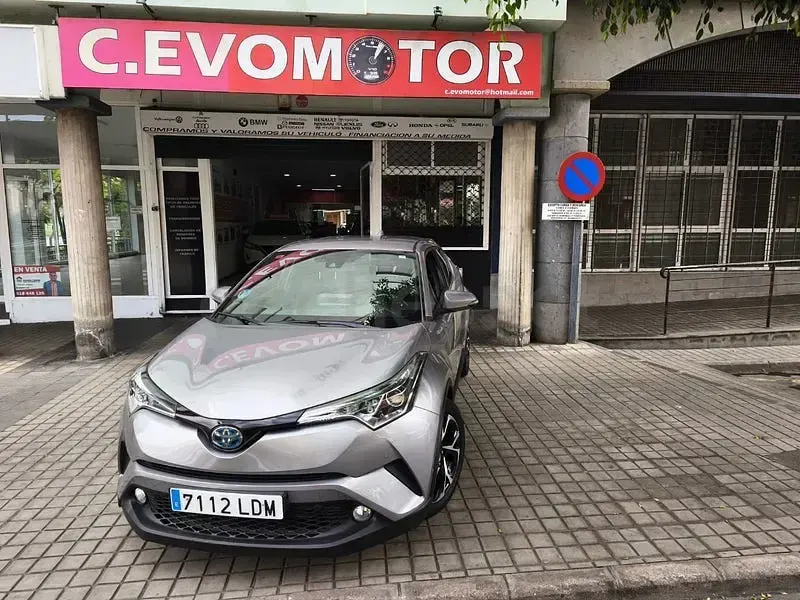 Usado Toyota C-HR Advance 122 CV (89 kW) 2019 Gris / plata SUV
