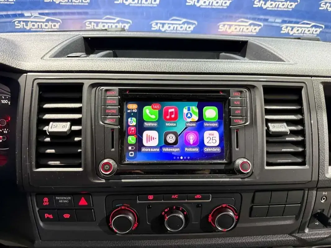 Usado VW Caravelle 102 CV (75 kW) 2018 Gris Van