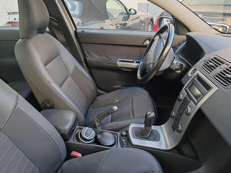 Usado Volvo S40 136 CV (100 kW) 2005 Beige Berlina