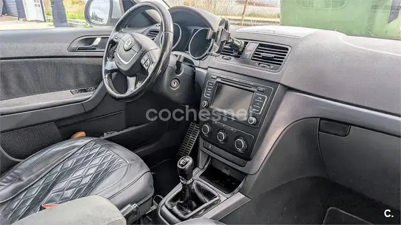 Usado Skoda Yeti Active 105 CV (77 kW) 2013 Gris / plata SUV