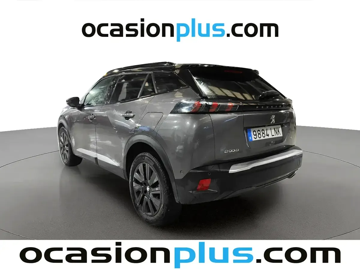 Usado Peugeot 2008 GT 130 CV (95 kW) 2021 Gris SUV