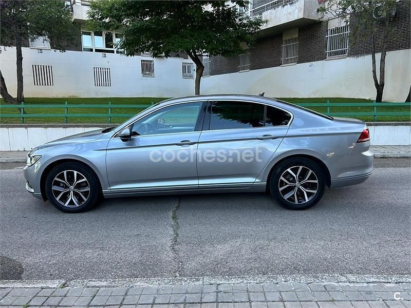 Usado VW Passat Executive 150 CV (110 kW) 2019 Gris / plata Berlina