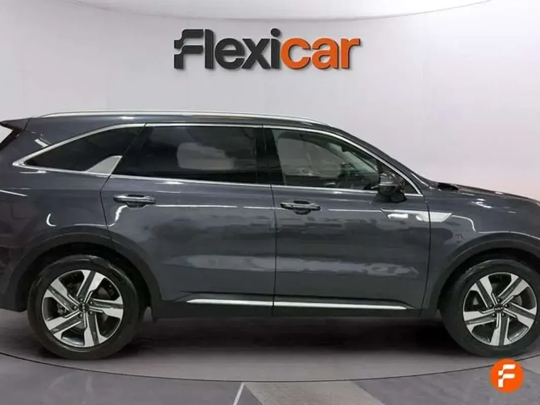Usado Kia Sorento Plus 232 CV (170 kW) 2023 Gris SUV