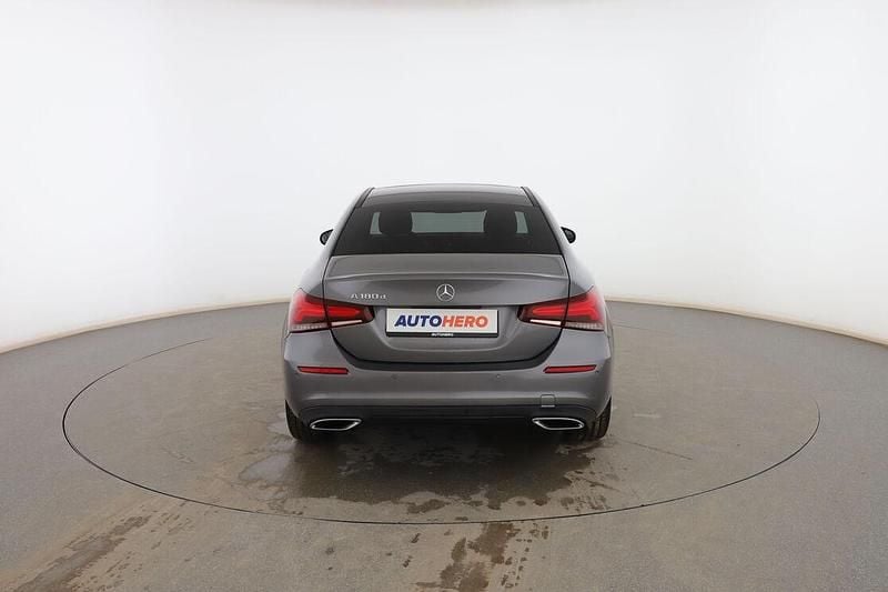 Usado Mercedes A180 Progressive 116 CV (85 kW) 2020 Gris Berlina