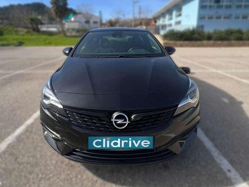 Usado Opel Astra Ultimate 145 CV (106 kW) 2021 Negro Utilitario
