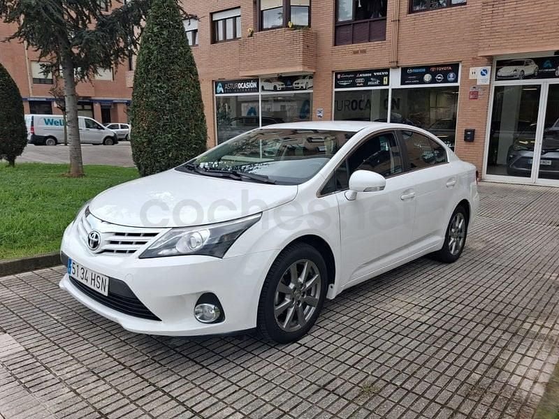 Usado Toyota Avensis Advance 124 CV (91 kW) 2013 Blanco Berlina