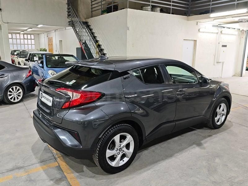Usado Toyota C-HR Active 122 HP (89 kW) 2018 Cinzento SUV