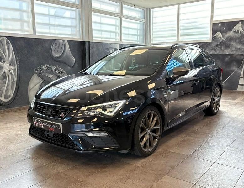 Usado Seat Leon FR 125 CV (91 kW) 2018 Negro Familiar