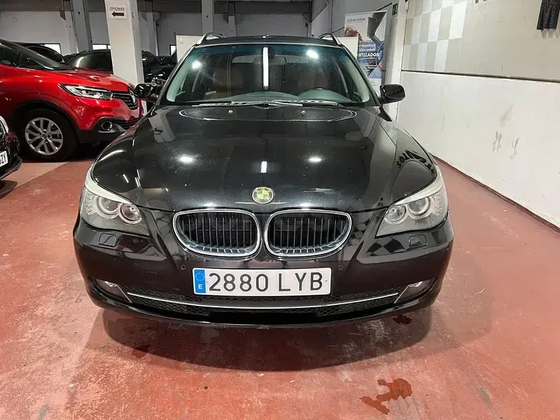 Usado BMW 520 170 CV (125 kW) 2009 Gris / plata Familiar