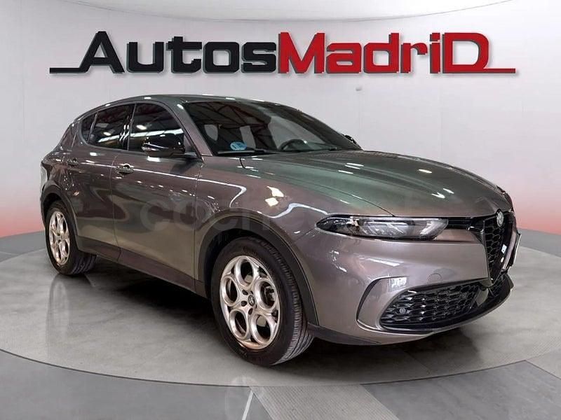 Usado Alfa Romeo Tonale Sprint 130 CV (95 kW) 2022 Gris / plata SUV