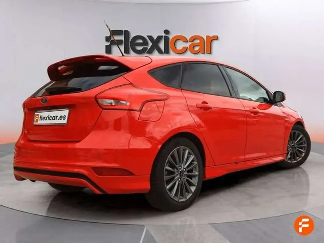 Usado Ford Focus Trend 125 CV (91 kW) 2017 Rojo Utilitario