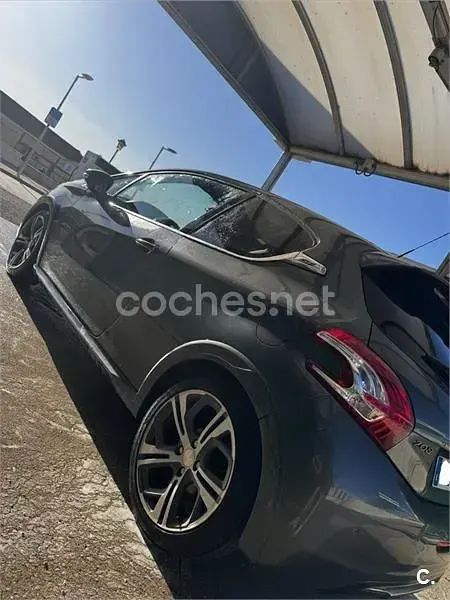 Usado Peugeot 208 GTi 200 CV (147 kW) 2014 Gris / plata Utilitario