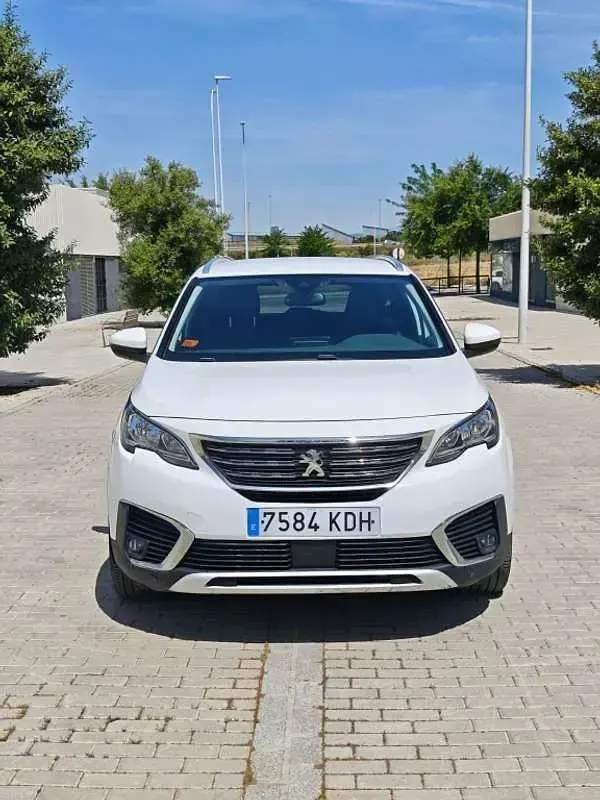 Usado Peugeot 5008 Allure 165 CV (121 kW) 2017 Blanco SUV