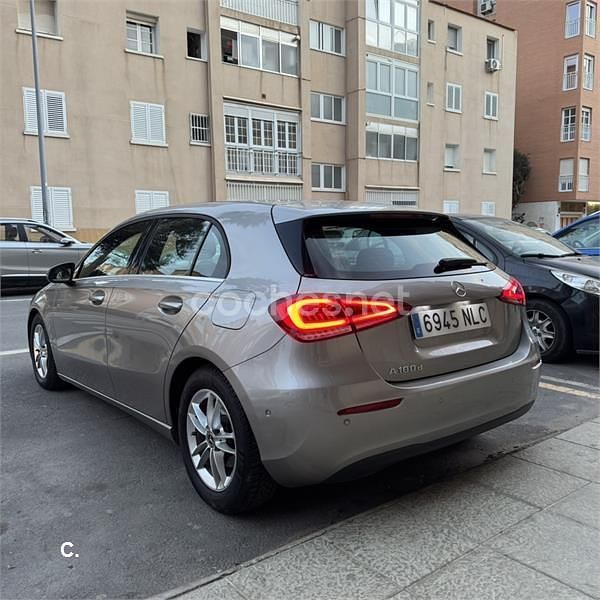 Usado Mercedes A180 116 CV (85 kW) 2020 Gris / plata Berlina