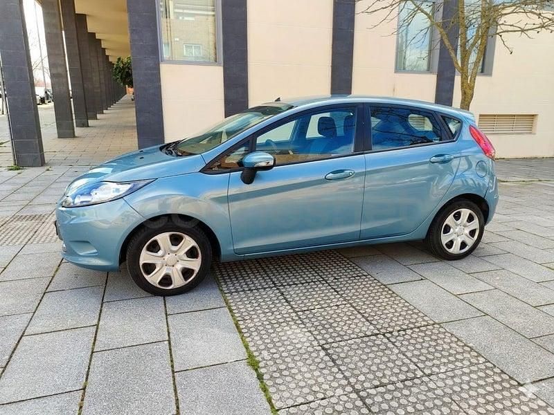 Usado Ford Fiesta Trend 68 CV (50 kW) 2010 Azul Utilitario