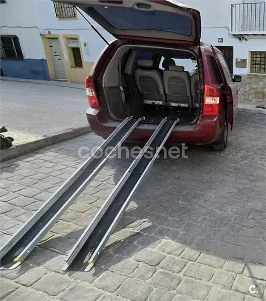 Usado Kia Carnival 185 CV (136 kW) 2009 Granate Monovolumen