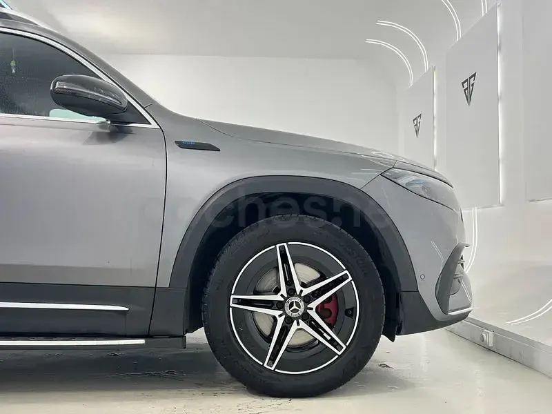 Usado Mercedes EQB300 167 kW (228 CV) 2023 Gris SUV