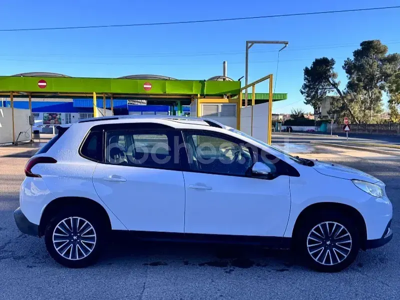 Usado Peugeot 2008 Active 110 CV (80 kW) 2016 Blanco SUV