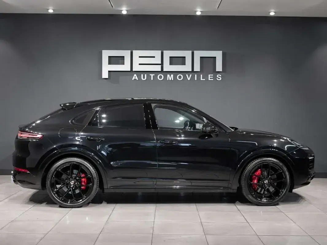 Käytetty Porsche Cayenne 460 HP (338 kW) 2021 Musta Katumaasturi