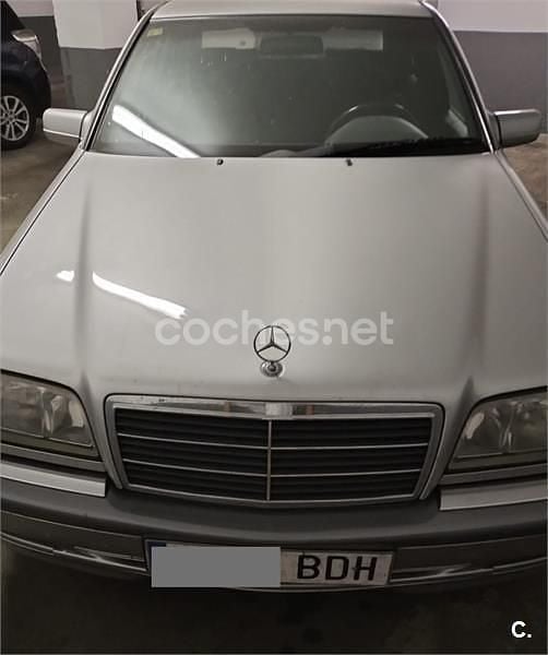 Usado Mercedes C240 Elegance 170 CV (125 kW) 2000 Gris / plata Berlina