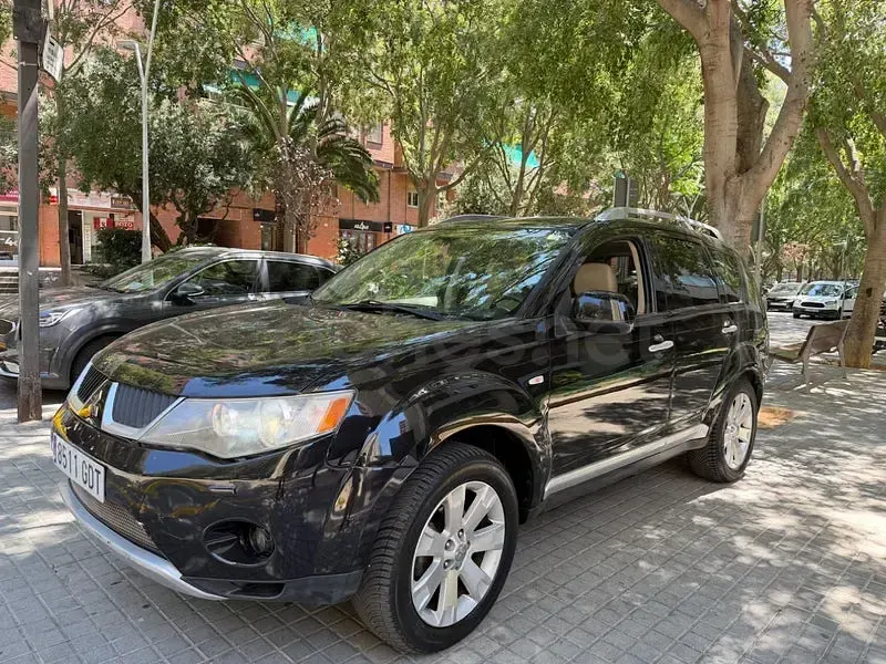 Usado Mitsubishi Outlander Intense 170 CV (125 kW) 2008 Negro SUV