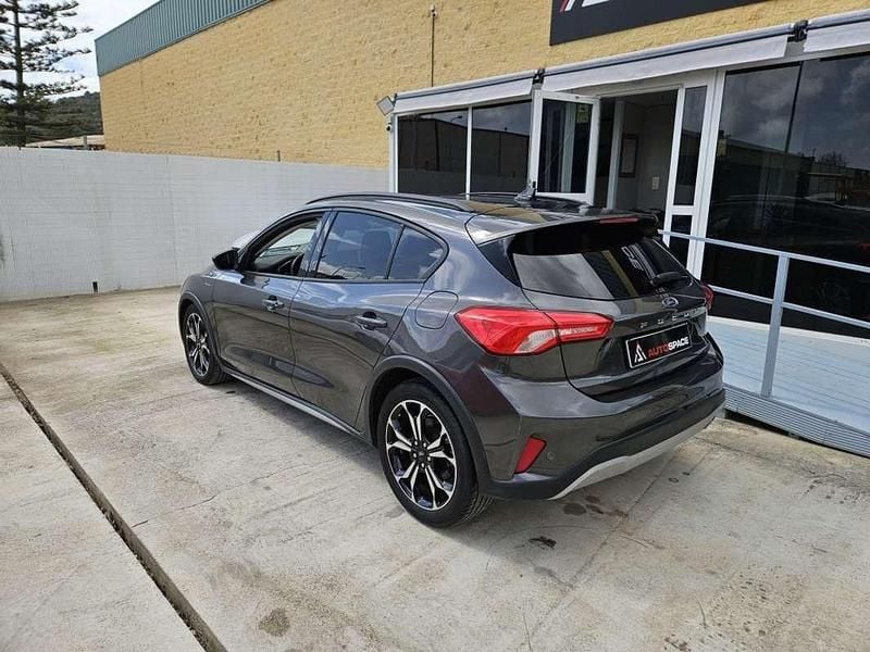 Usado Ford Focus Active 120 CV (88 kW) 2019 Gris Utilitario