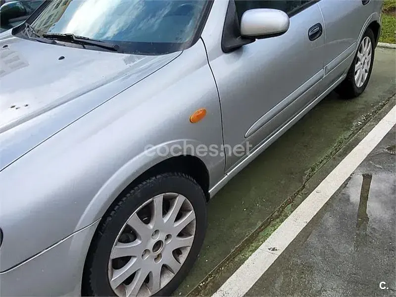Usado Nissan Almera 112 CV (82 kW) 2004 Gris / plata Berlina