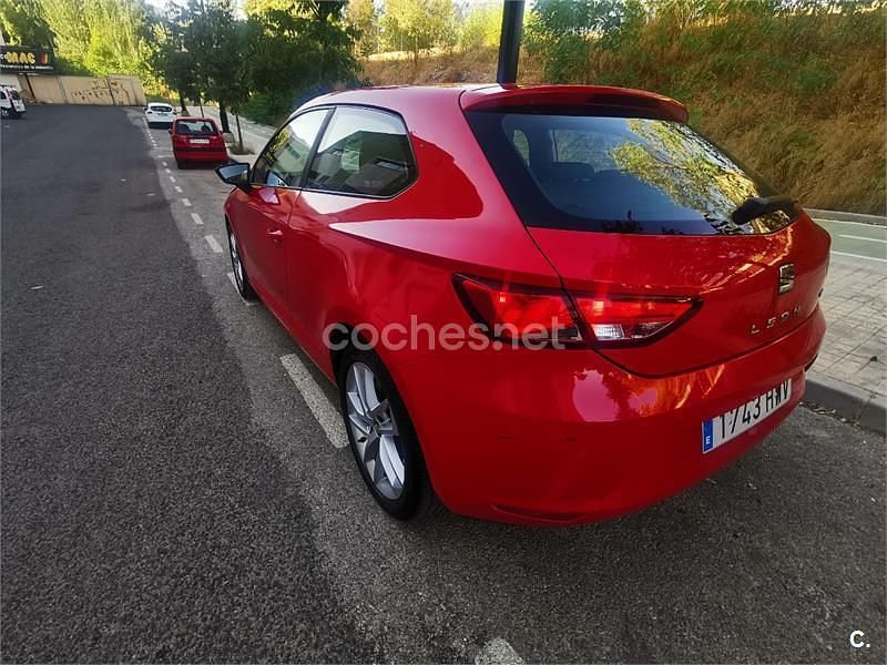 Usado Seat Leon SC Style 105 CV (77 kW) 2014 Rojo Utilitario
