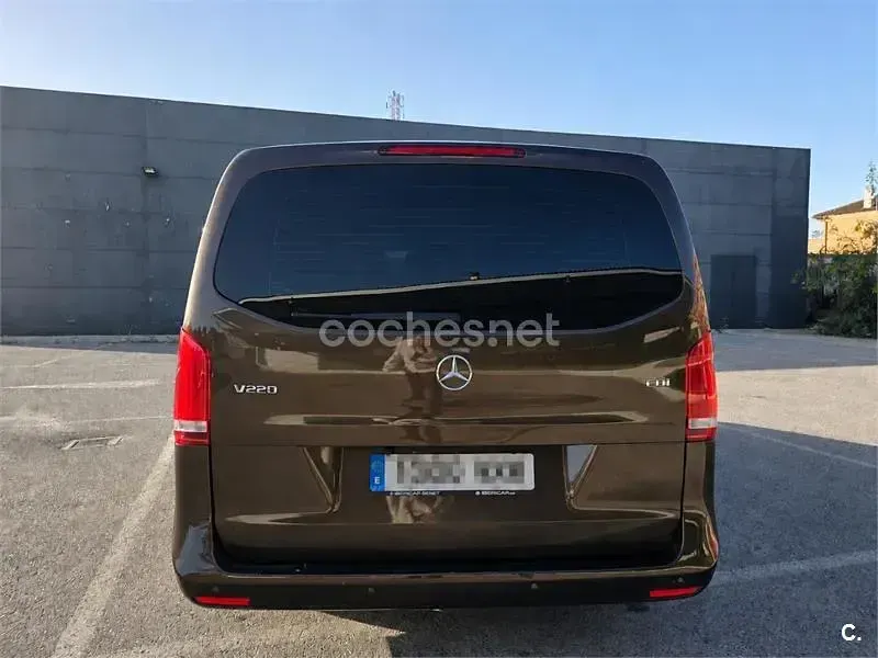 Usado Mercedes V220 Avantgarde 163 CV (119 kW) 2015 Marrón Monovolumen