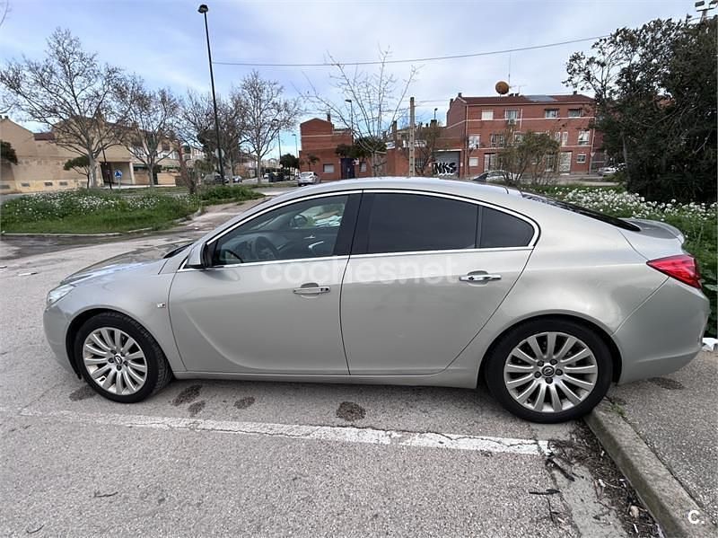 Usado Opel Insignia Edition 160 CV (117 kW) 2010 Gris / plata Berlina
