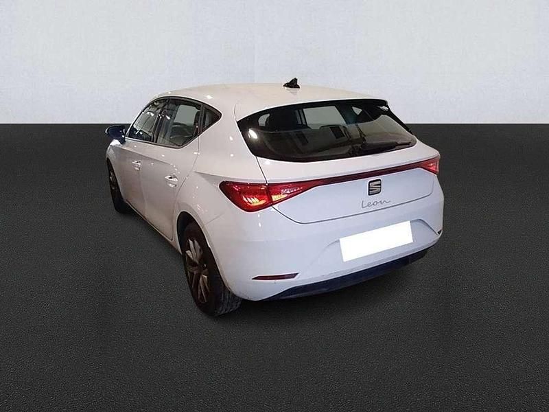 Usado Seat Leon Reference 116 CV (85 kW) 2022 Blanco Utilitario