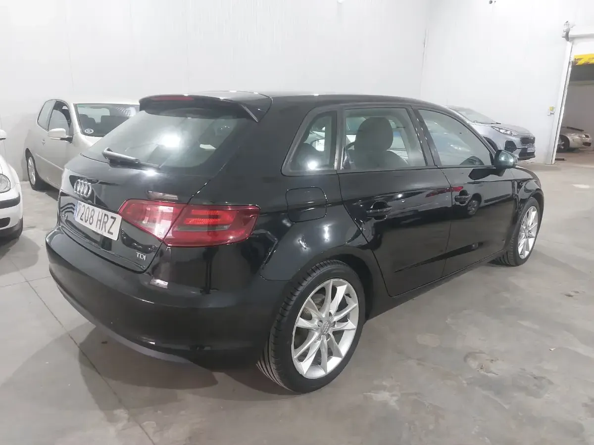 Usado Audi A3 Ambition 150 CV (110 kW) 2013 Negro Berlina