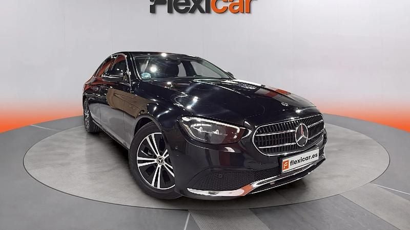 Usado Mercedes E220 194 CV (142 kW) 2021 Negro Familiar