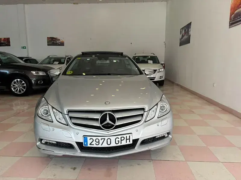 Usado Mercedes E250 Elegance 204 CV (150 kW) 2009 Gris / plata Coupe